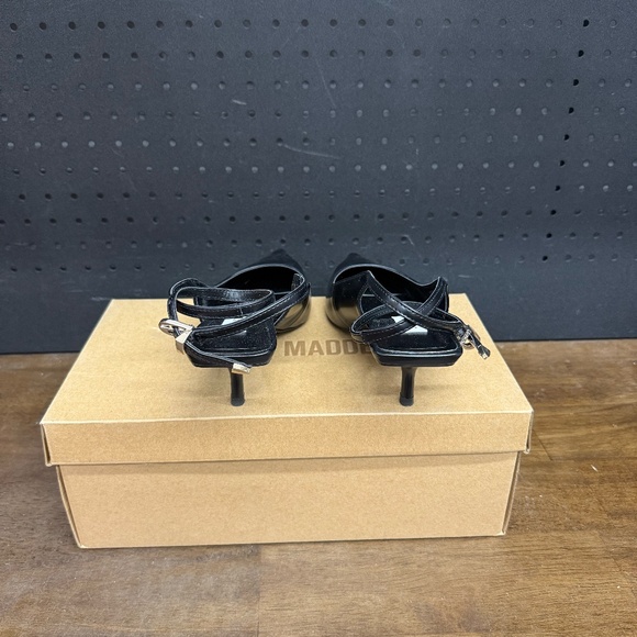 New/ W Box! Women's Steve Madden Black Gold Rizzie Kitten Heels Size 6 - Picture 4 of 5